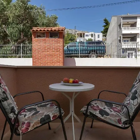 Gaestezimmer Fuer Zwei Erwachsene Und Ein Kind Mit Balkon Ohne Meerblickb * Duce
