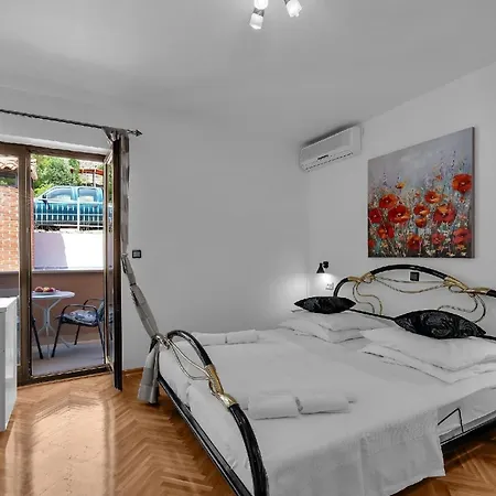 Gaestezimmer Fuer Zwei Erwachsene Und Ein Kind Mit Balkon Ohne Meerblickb * Duće