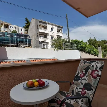 Gaestezimmer Fuer Zwei Erwachsene Und Ein Kind Mit Balkon Ohne Meerblickb Duće